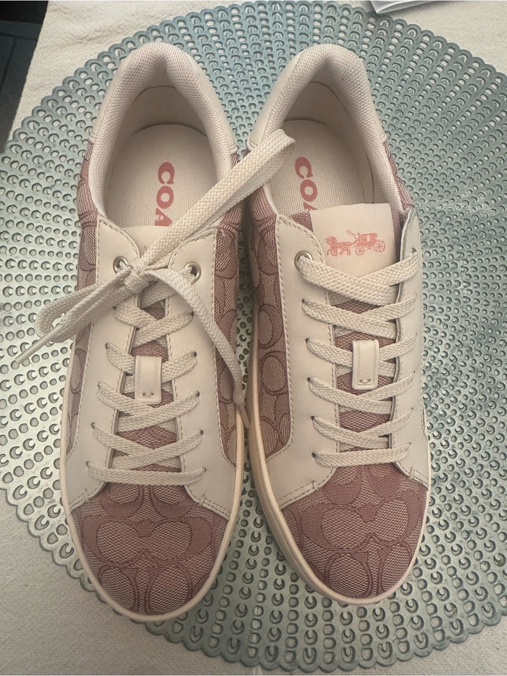Coach Low-Top Sneakers in Blush and Cream Signature Canvas New size 61/2